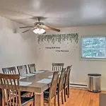 Stroudsburg Hideout In Poconos With Private Hot Tub!