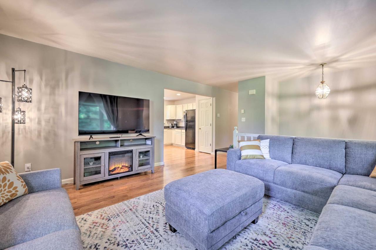 Holiday home Hideout In Poconos With Private Hot Tub! *
