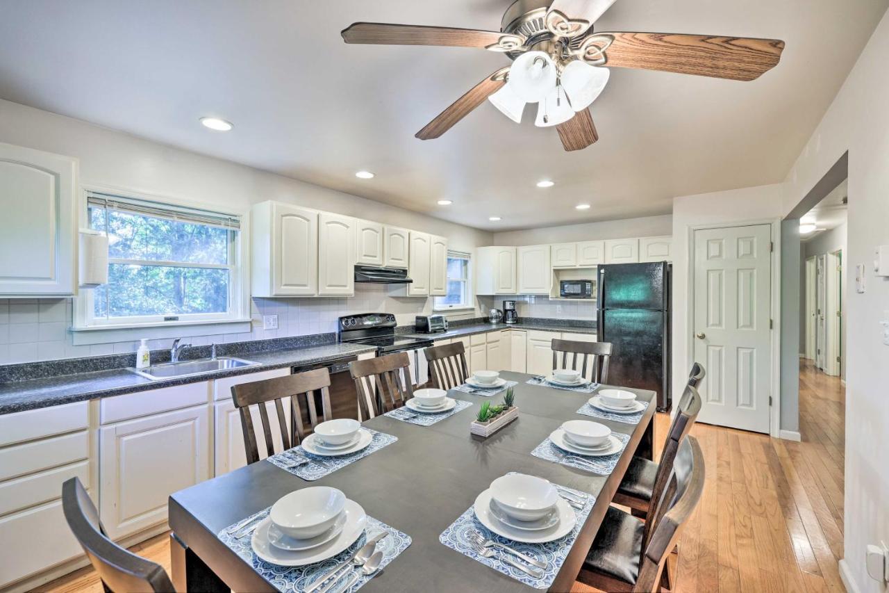 Hideout In Poconos With Private Hot Tub! Holiday home