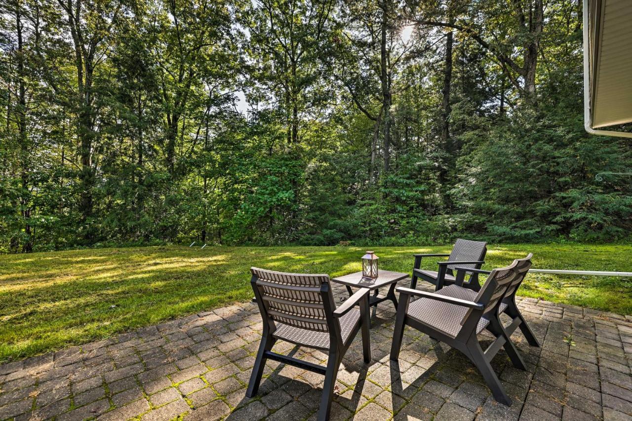 Hideout In Poconos With Private Hot Tub! Stroudsburg