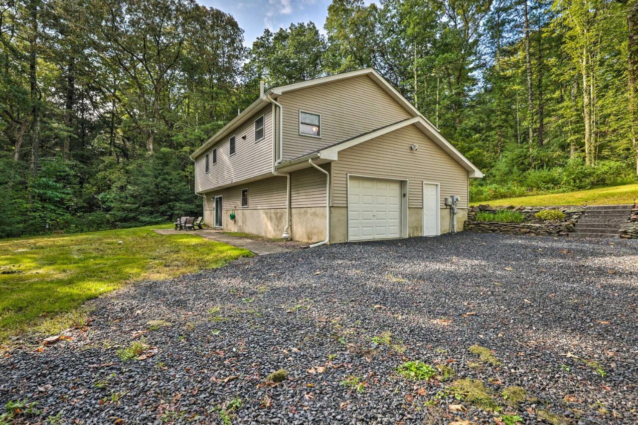 Hideout In Poconos With Private Hot Tub! Holiday home Stroudsburg